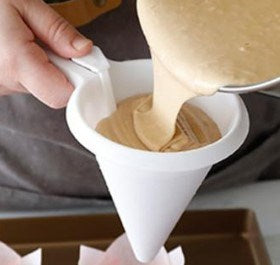 Dispenser / Fylltratt för choklad, smet, sås och liknande